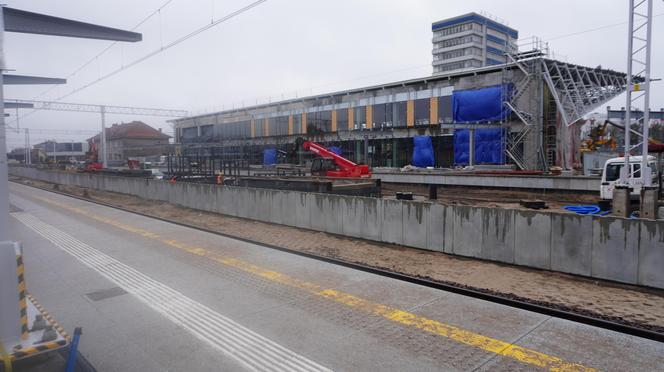 Postępują prace nad konstrukcją budynku Dworca Głównego w Olsztynie. Perony niemal na ukończeniu [ZDJĘCIA]