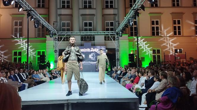 RADOM FASHION SHOW