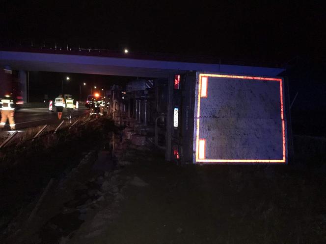 Autostrada A1 w Częstochowie zablokowana. Ciężarówka leży na jezdni