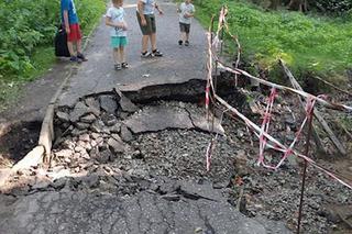 Wyrwa w Parku Julianowskim utrudnia życie mieszkańcom Łodzi