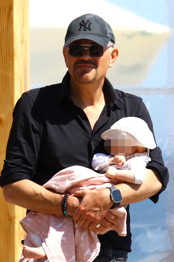 Krzysztof Ibisz je żonie z ręki