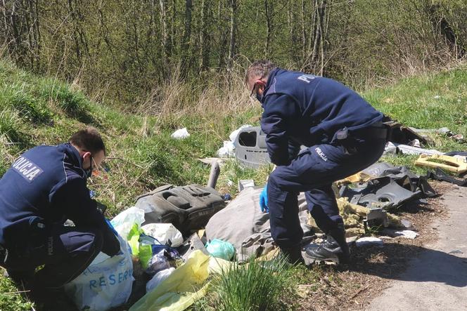 Policjanci przeszukiwali nielegalne wysypisko śmieci i trafili na trop!