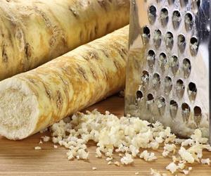 Domowy chrzan - jak prawidłowo trzeć chrzan? Sprawdzone triki krok po kroku!