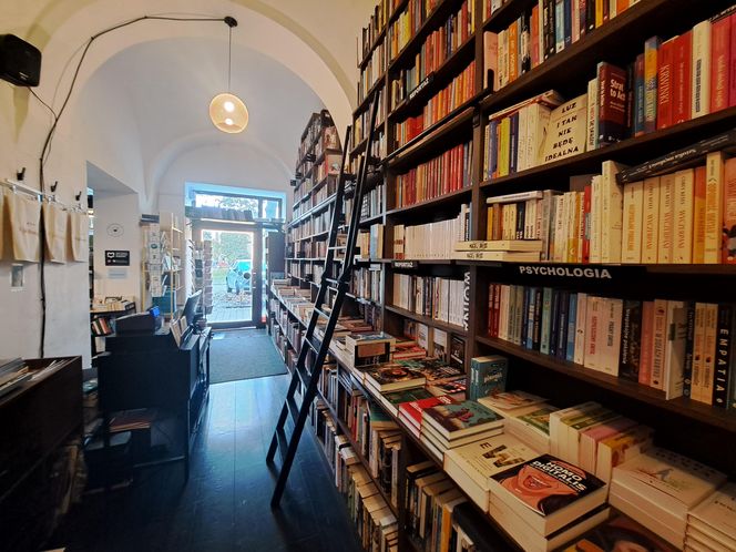 Księgarnio-kawiarnia De Revolutionibus Books w Krakowie