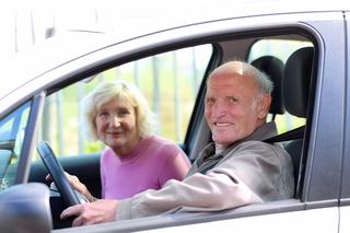 Nowe zjawisko na rynku - wzrost zakupu samochodów przez osoby starsze