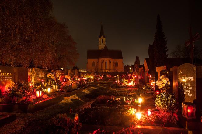 Wszystkich Świętych 2020. Czy będzie można odwiedzić groby bliskich?