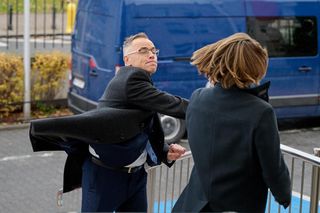 Na Wspólnej, odcinek 3762: Damian po odkryciu zdrady rzuci się na Bruna z pięściami! Dostanie także od Jarka - ZDJĘCIA