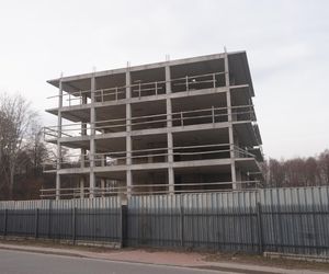 Porzucona betonowa konstrukcja na Leśnej Dolinie w Białymstoku