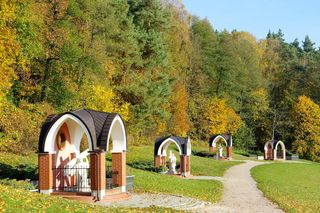 Do tej wsi w woj. warmińsko-mazurskim zjeżdżają tłumy. Nie dla atrakcji turystycznych 