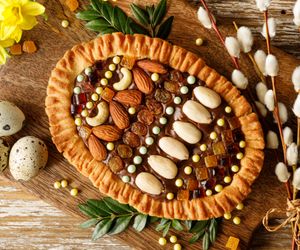 Mazurek orzechowo-czekoladowy: przepis z masą orzechową