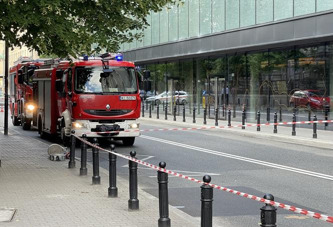 Bomba na Koszykowej! Odnaleziono kilka pocisków artyleryjnych i przeciwpancernych z czasów wojny