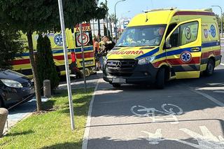 Latarnia przewróciła się na mężczyznę, a w karetce pękła opona. Niecodzienne zdarzenie w podwarszawskim Piasecznie