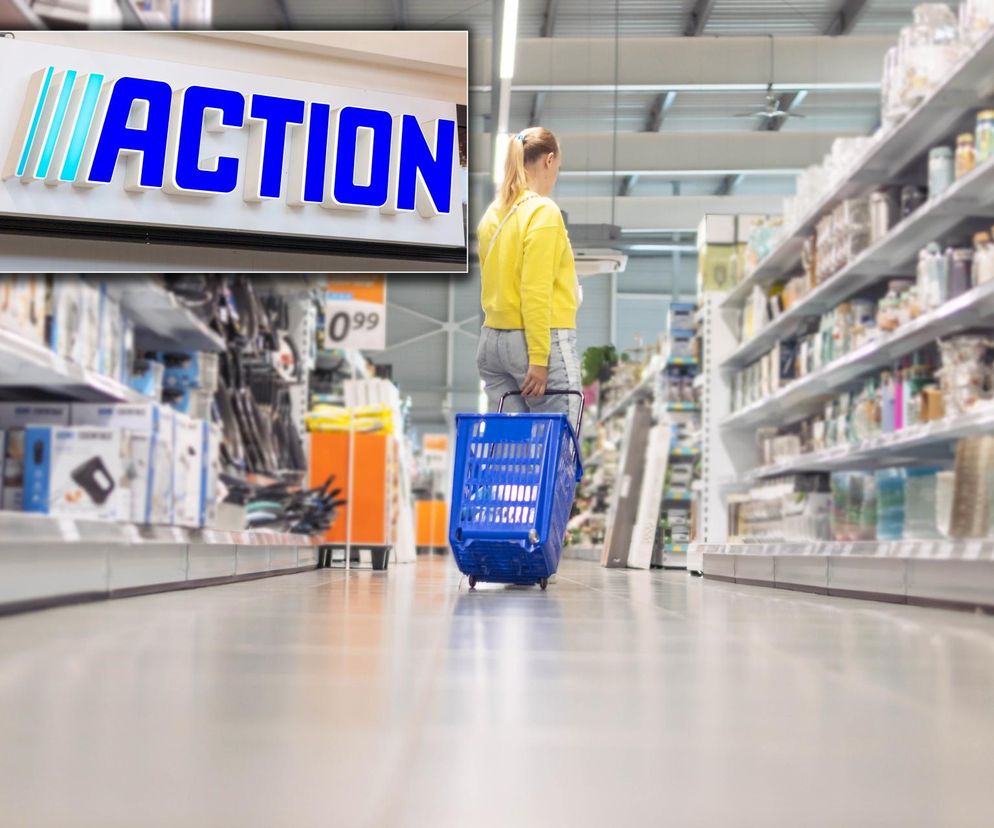 Klientka w żółtej bluzie i jeansach stoi tyłem, pchając niebieski koszyk na zakupy w supermarkecie Action, gdzie wycofano niebezpieczne towary. Nad nią logo sklepu, podkreślając pilne ostrzeżenie, o którym przeczytasz na Super Biznes.