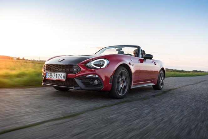 W tym aucie lato czuje się niezależnie od pory roku. Abarth 124 Spider 1.4 T-Jet 170 KM 6MT - TEST, OPINIA