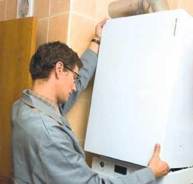 Montaż pieca w kotłowni. Gdzie i jak montować kocioł: wolnostojący, wiszący, na paliwo stałe.  
