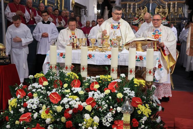 Nowy biskup diecezji łowickiej. W uroczystości wzięło udział wielu gości