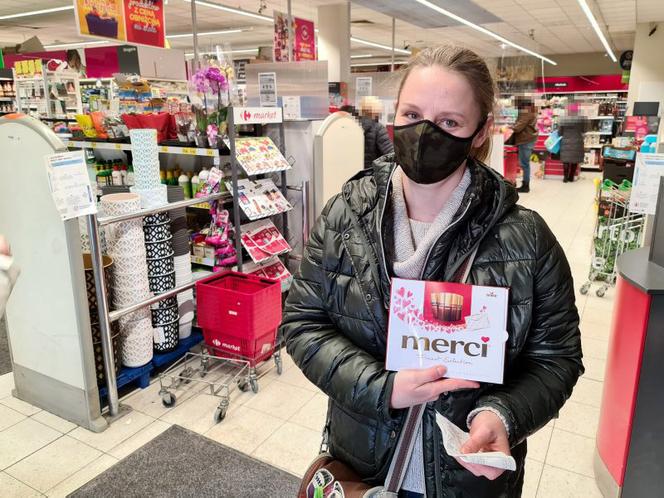 Sprzedali jej orzechy z robakami 