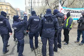 Protest taksówkarzy w Warszawie. Wkurzyli się jak nigdy. Centrum stolicy ZAPŁONĘŁO?! [ZDJĘCIA]