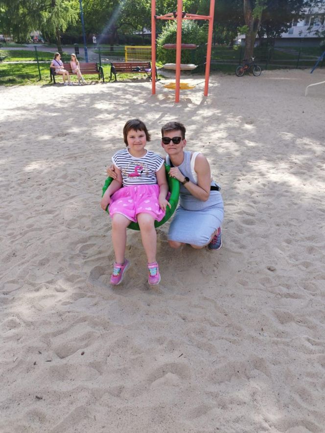 Krzyż runął na 5-letnią Marysię! Cudem przeżyła, a winnych wciąż brak