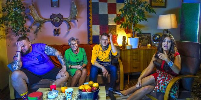 Uczestnik Gogglebox. Przed telewizorem przeszedł spektakularną przemianę. Trudno uwierzyć, że to on