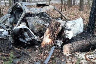 Makabryczny wypadek pod Otwockiem. Auto wybuchło. Dwie osoby zginęły w płomieniach.  [ZDJĘCIA]