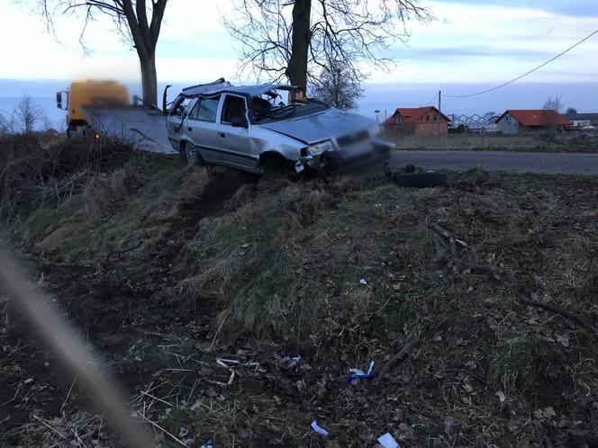Tragiczny wypadek na drodze Barczewko/Biedowo. Nie żyją DWIE MŁODE osoby [ZDJĘCIA]