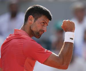 Novak Djoković przeszedł do historii! Triumfował w Roland Garros i dokonał czegoś, co nie udało się nikomu przed nim. Legenda