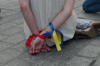 Ukraińcy protestowali na krakowskim Rynku. Chcą, by Ołeh Sencow i inni ukraińscy więźniowie polityczni zostali wypuszczeni z rosyjskich więzień