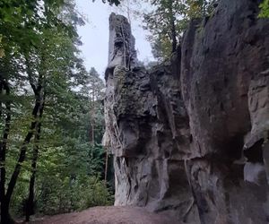 Ten głaz niósł sam diabeł. Poznaj historię Kamienia Leskiego