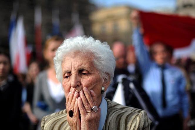 Rekordowa KRADZIEŻ metodą na wnuczka! 77-letnia kobieta okradziona na 370 tys. zł!