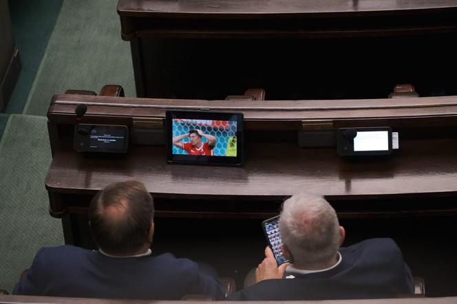Podczas posiedzenia Sejmu posłowie oglądali mecz Polska - Szwecja