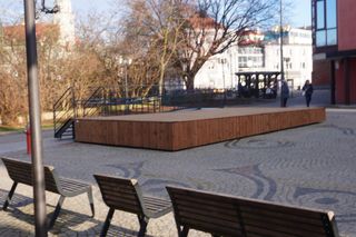 Na Starym Mieście w Olsztynie stanęła nowa scena. Lokalizacja nieco zadziwia