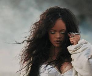 Rihanna już tak nie wygląda. Co za metamorfoza!