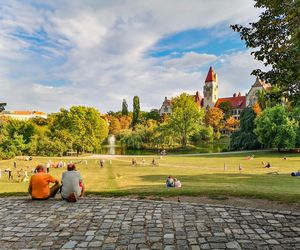 Najlepsze polskie miasta na wakacje dla seniorów