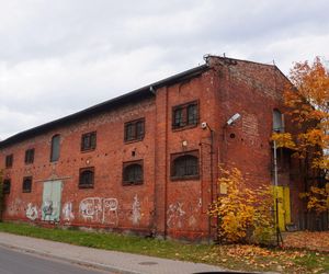 Koszary Dragonów zostaną zagospodarowane. Miasto wystawiło na sprzedaż jedną z nieruchomości [ZDJĘCIA]