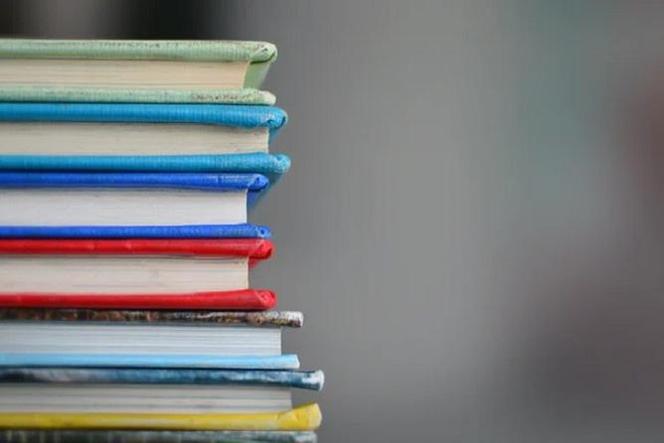 Stowarzyszenia z Białegostoku prowadzą zbiórkę podręczników do szkół ponadpodstawowych. Gdzie można je przynosić? 
