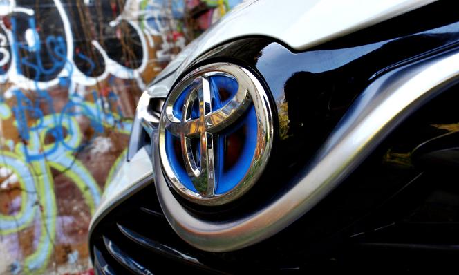 Toyota Yaris Hybrid lifting 2014