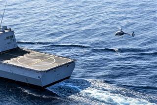 Bezzałogowy śmigłowiec startuje z okrętu francuskiej marynarki wojennej