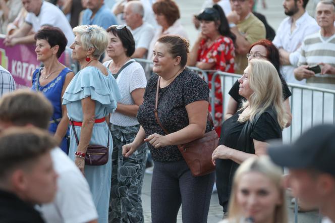 Potańcówka przed teatrem w Katowicach