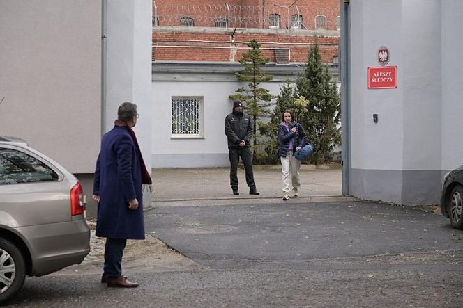 Pierwsza miłość, odcinek 3967: Melka (Ewa Jakubowska), adwokat - mecenas Dubicz (Marcin Kiszluk)