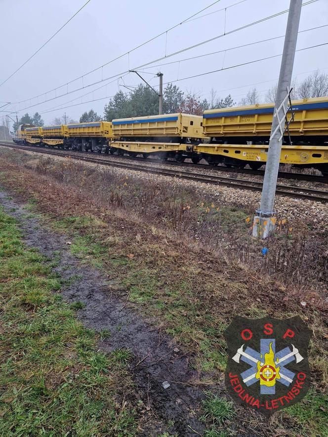Potworny wypadek pod Radomiem. 24-latka wjechała pod pociąg towarowy. Nie żyje 