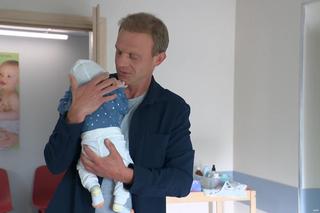 Na Wspólnej odc. 3693. Kamil Hoffer (Kazimierz Mazur), jego córka Ania