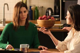 M jak miłość odc. 1782. Justyna (Magdalena Wieczorek), Kasia (Paulina Lasota)