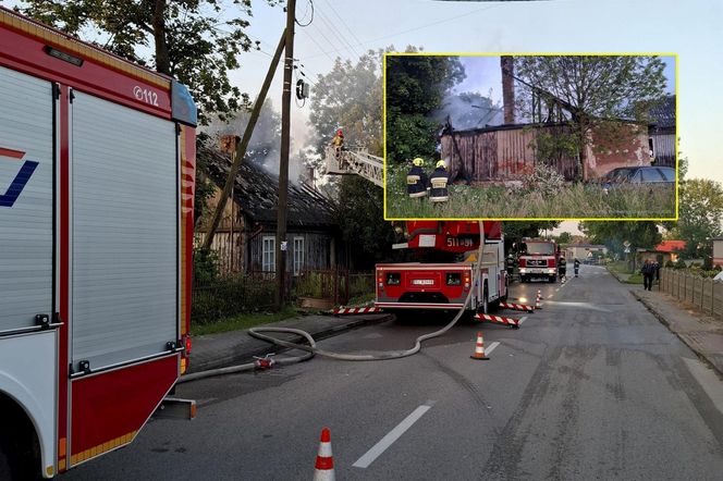 Pożar domu 69-latka pod Radomskiem! Podpalacz podłożył ogień pod sąsiednim budynkiem [ZDJĘCIA]