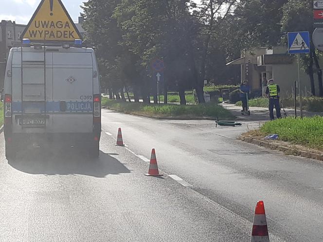 Groźna kolizja w Toruniu. Kierowca BMW potrącił 21-latka na hulajnodze!