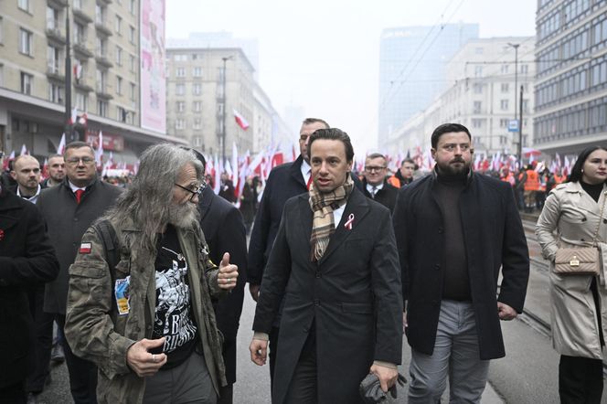 Marsz Niepodległości 2025 na żywo. Relacja z Warszawy. "Chcę zobaczyć Polskę samodzielną i niezakompleksioną"