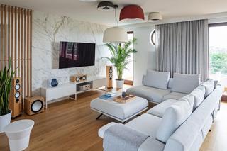 Mieszkanie na lata. Wybierz drewno i inne naturalne materiały. Zobacz zdjęcia i zainspiruj się