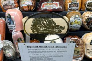 Mężczyzna zmarł po zjedzeniu skażonej szynki. Tony mięsa wycofywane ze sklepów