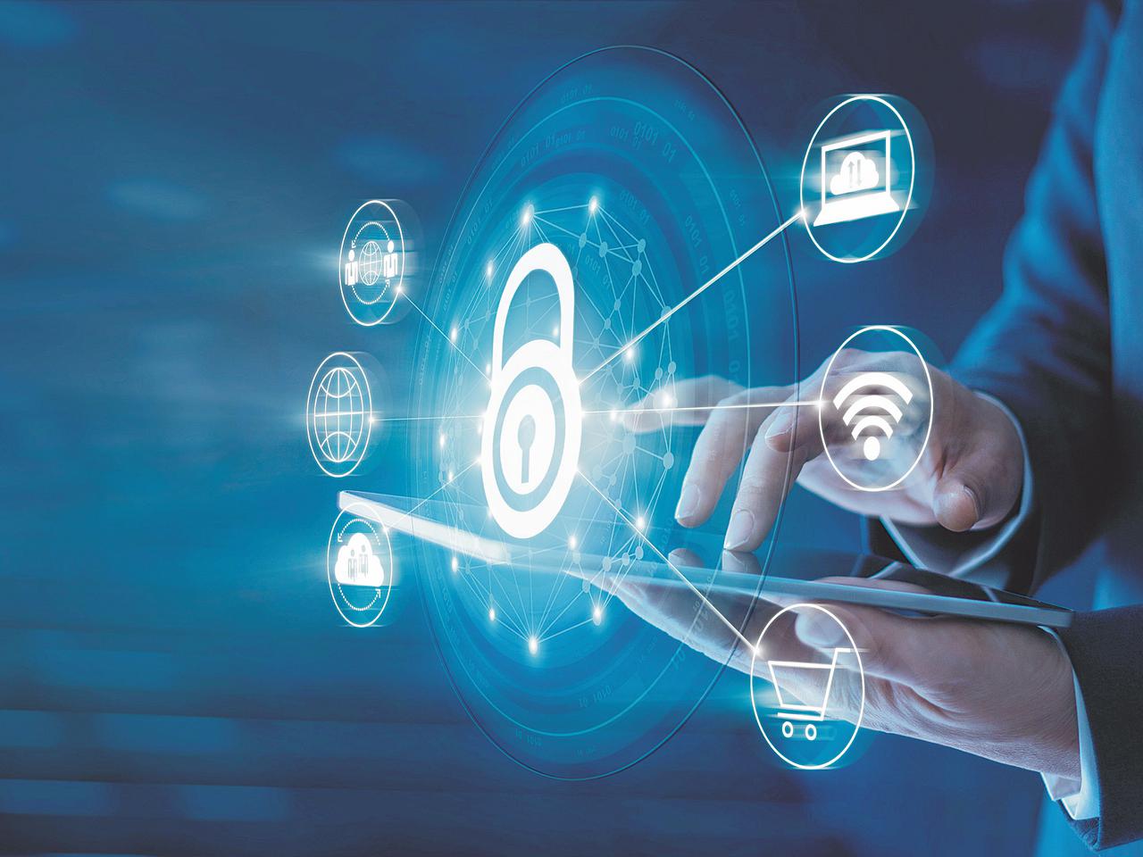 Nowy cel cyberataków! Rośnie zagrożenie atakiem na sprzęt służowy