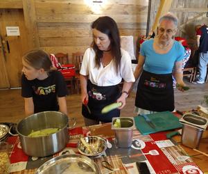 Uczestnicy otwarcia sezonu turystycznego na Mazowszu wzięli udział w konferencji i  warsztatach kulinarnych